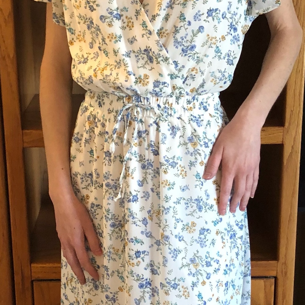 👗EUC Trixxi floral dress - Picture 6 of 8